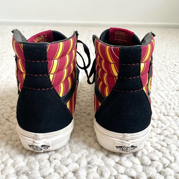 SOLD: Vans x Harry Potter SK8-Hi Gryffendor Sneakers, Men’s US 6.5 - Picture 6 of 11